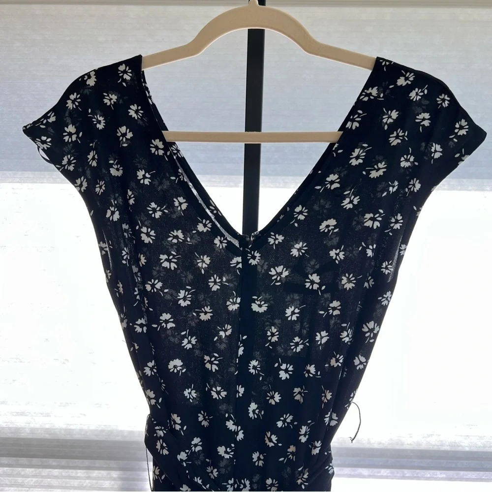 Gracemade Ditsy Floral Print V Neck Jumpsuit Black White Xs Made In Usa Nwt Chic — image 4 of 8